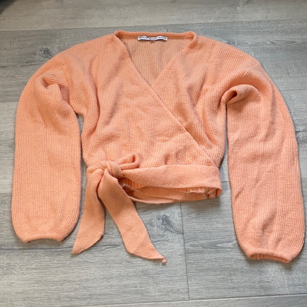 NWOT Puff sleeve cropped wrap sweater